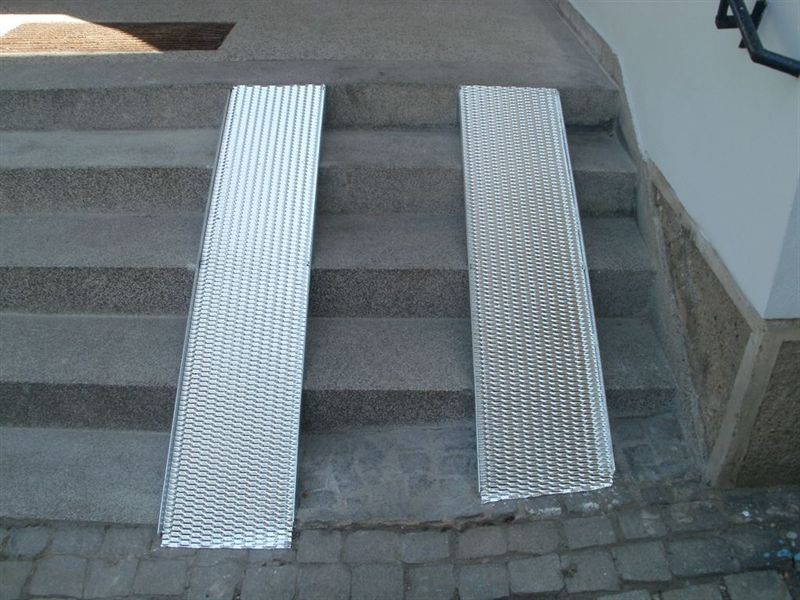 Výroba a montáž ocelového nájezdu na schody